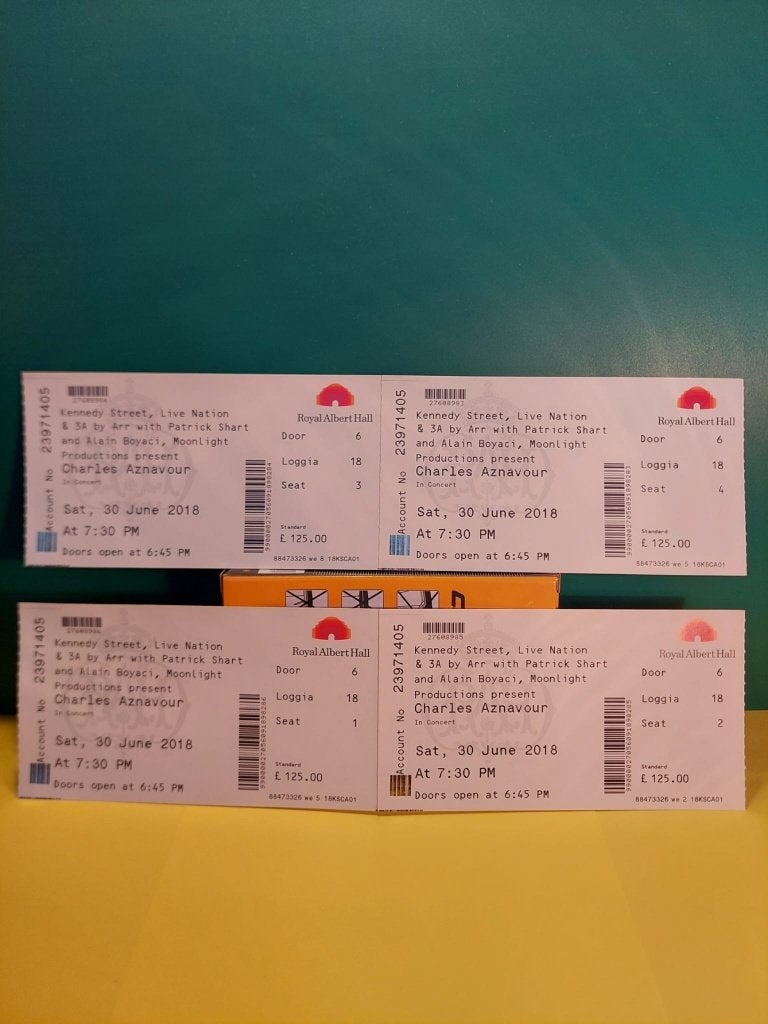 Concertkaarten **MINT** kwaliteit, ONGEBRUIKT meer dan 80 X, Tickets en Kaartjes, Drie personen of meer, Maart