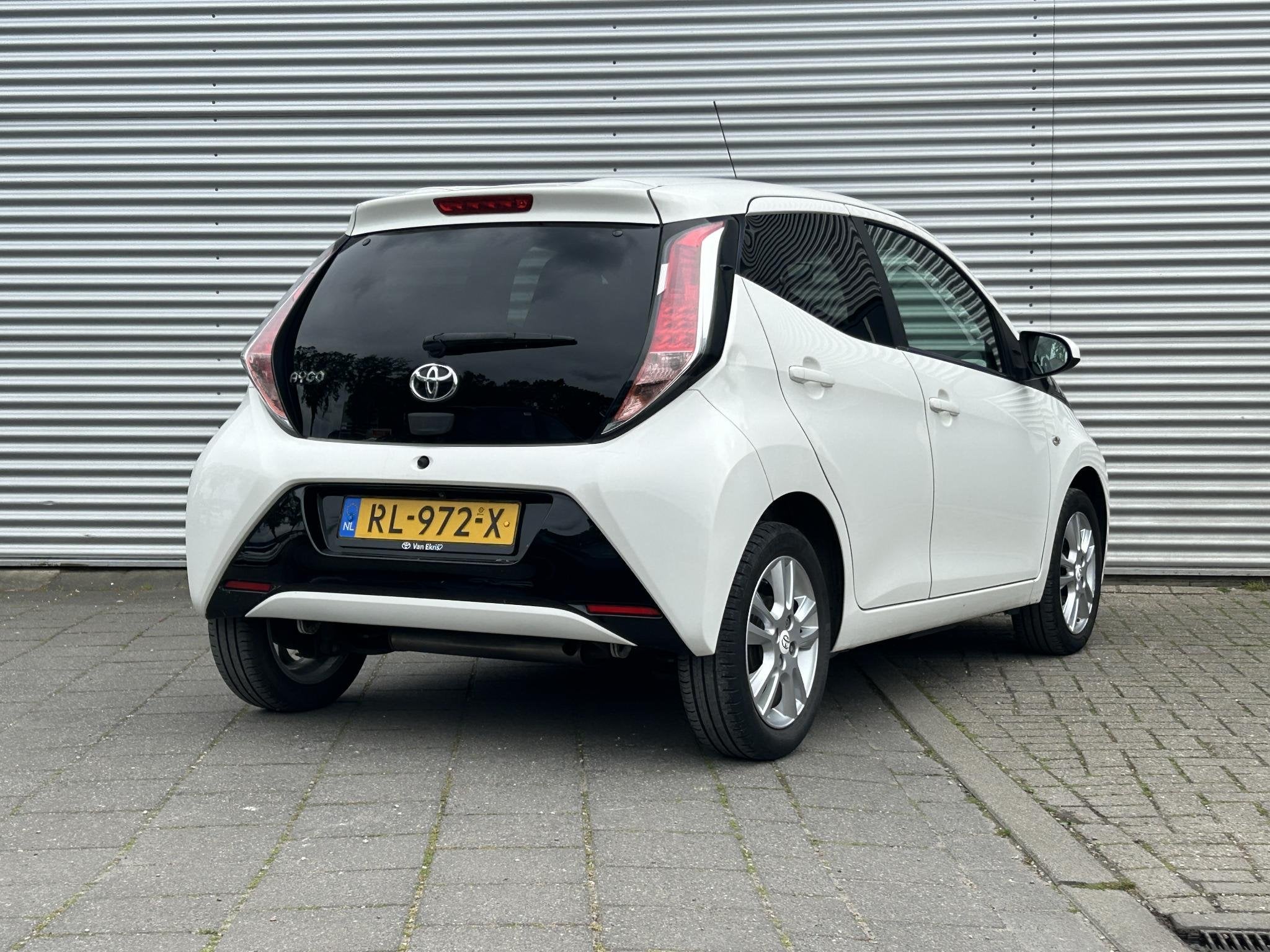 Toyota Aygo 1.0 VVT-i x-joy | Dealeronderhouden | Camera | N, Auto's, Stof, Gebruikt, Euro 6, 4 stoelen