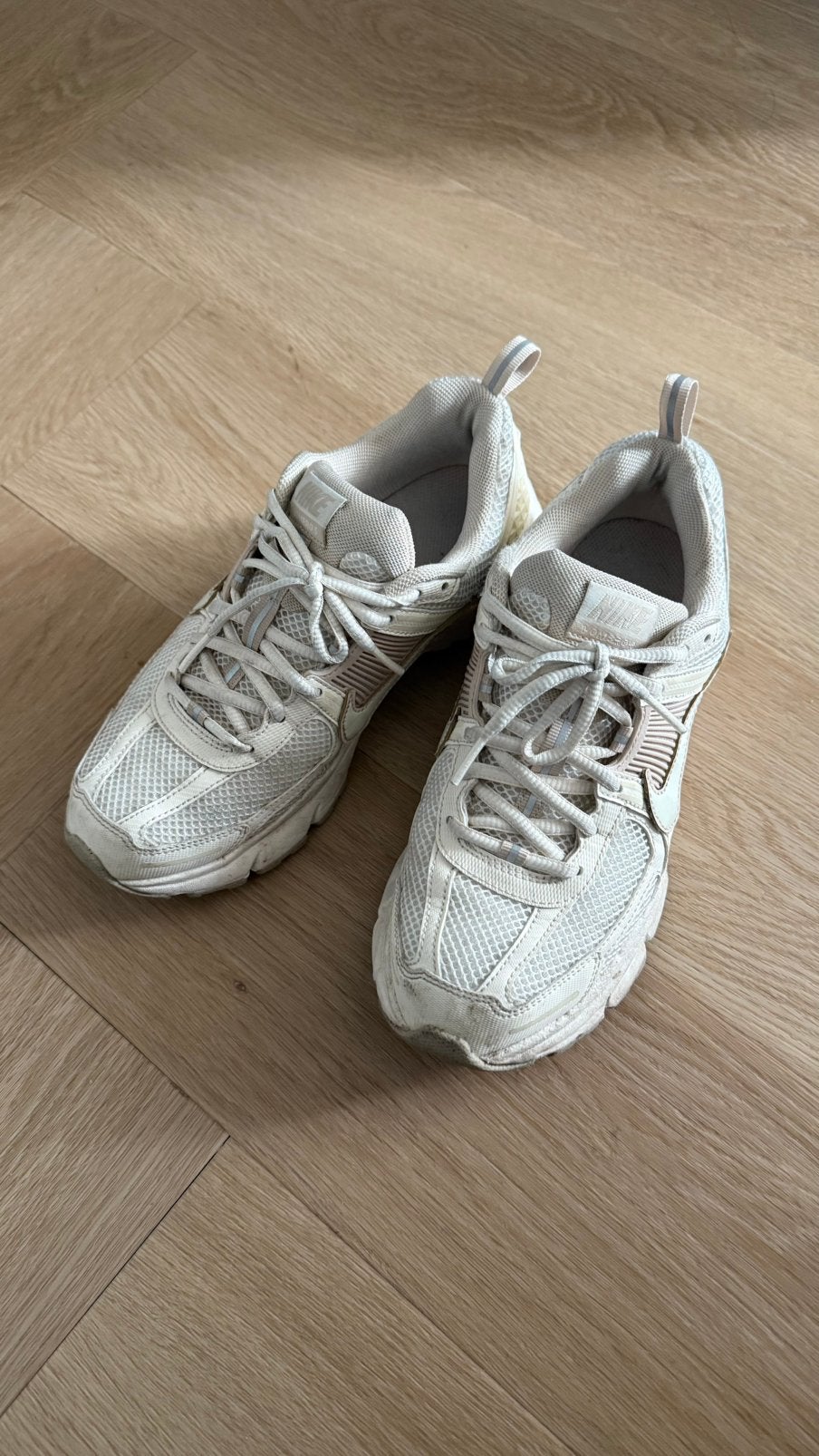 Nike vomero schoenen beige/wit maat 38 dames sneakers, Beige, Ophalen of Verzenden, Sneakers of Gympen, Gedragen