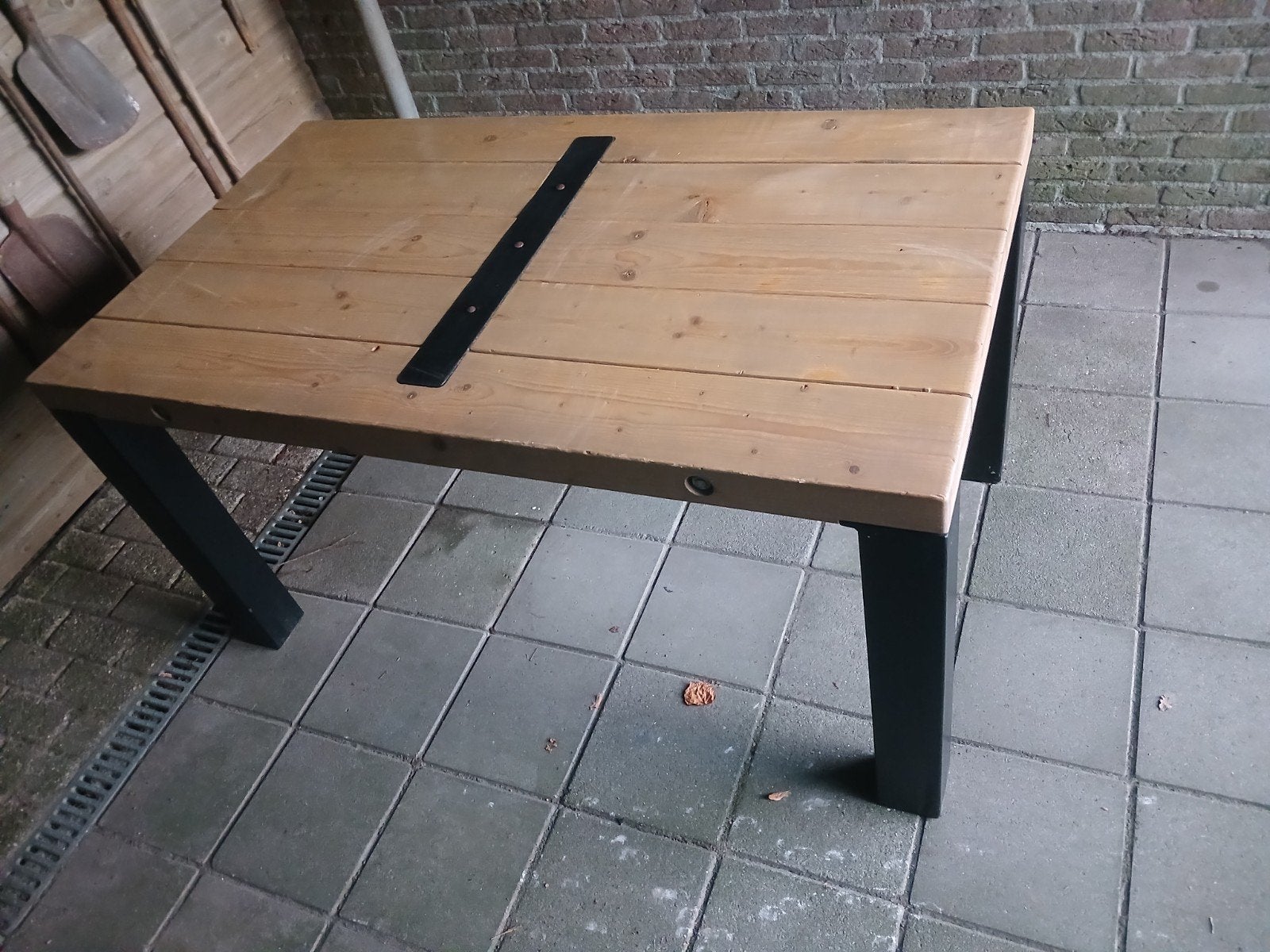 Robuuste houten eettafel met metalen poten, Huis en Inrichting, Tafels | Eettafels, Gebruikt, 100 tot 150 cm, 50 tot 100 cm, Industrieel, Robuust