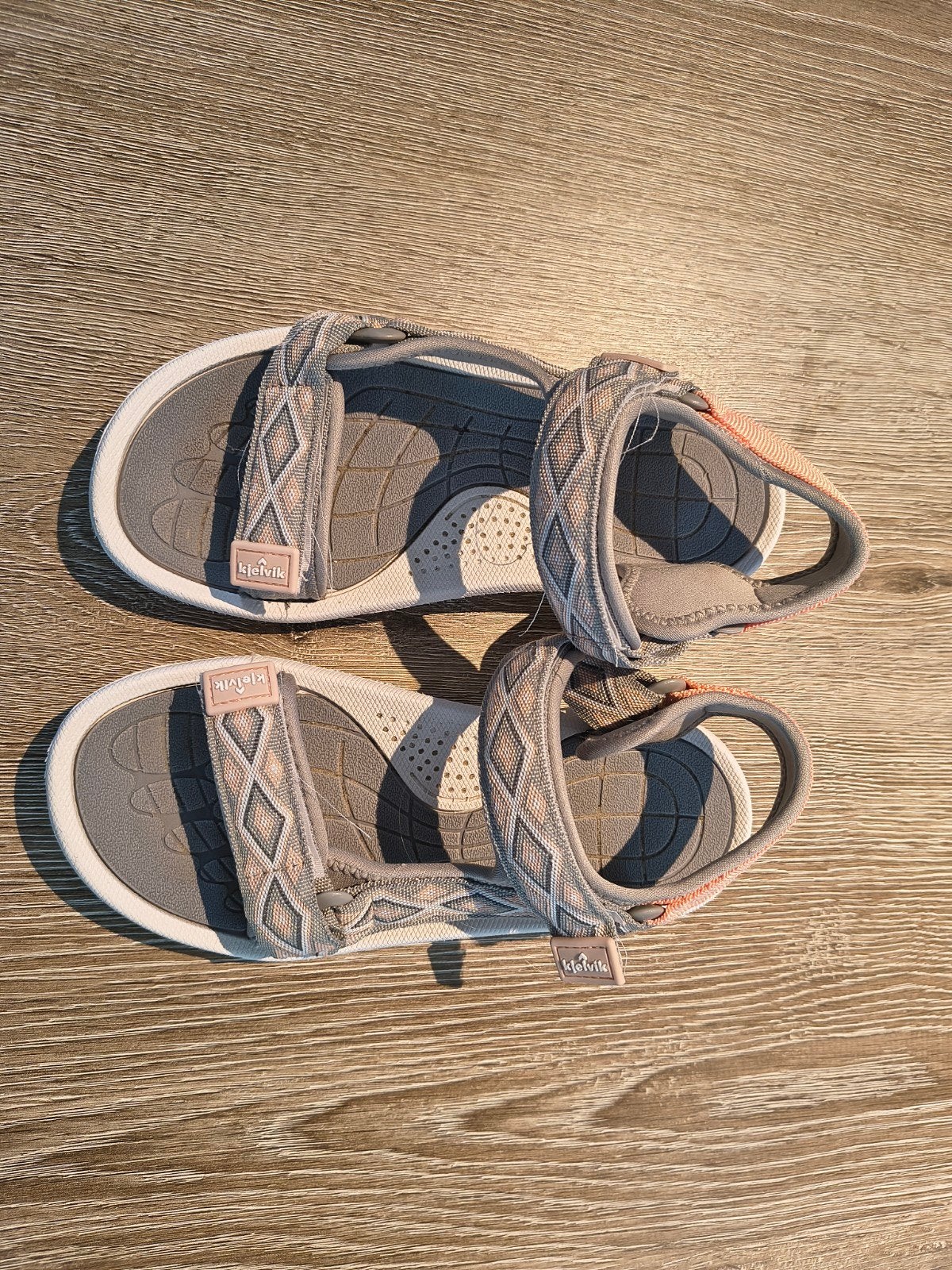 Grijs, roze, witte Kjelvik sandalen maat 36, Kleding | Dames, Kjelvik, Grijs, Gedragen, Sandalen of Muiltjes