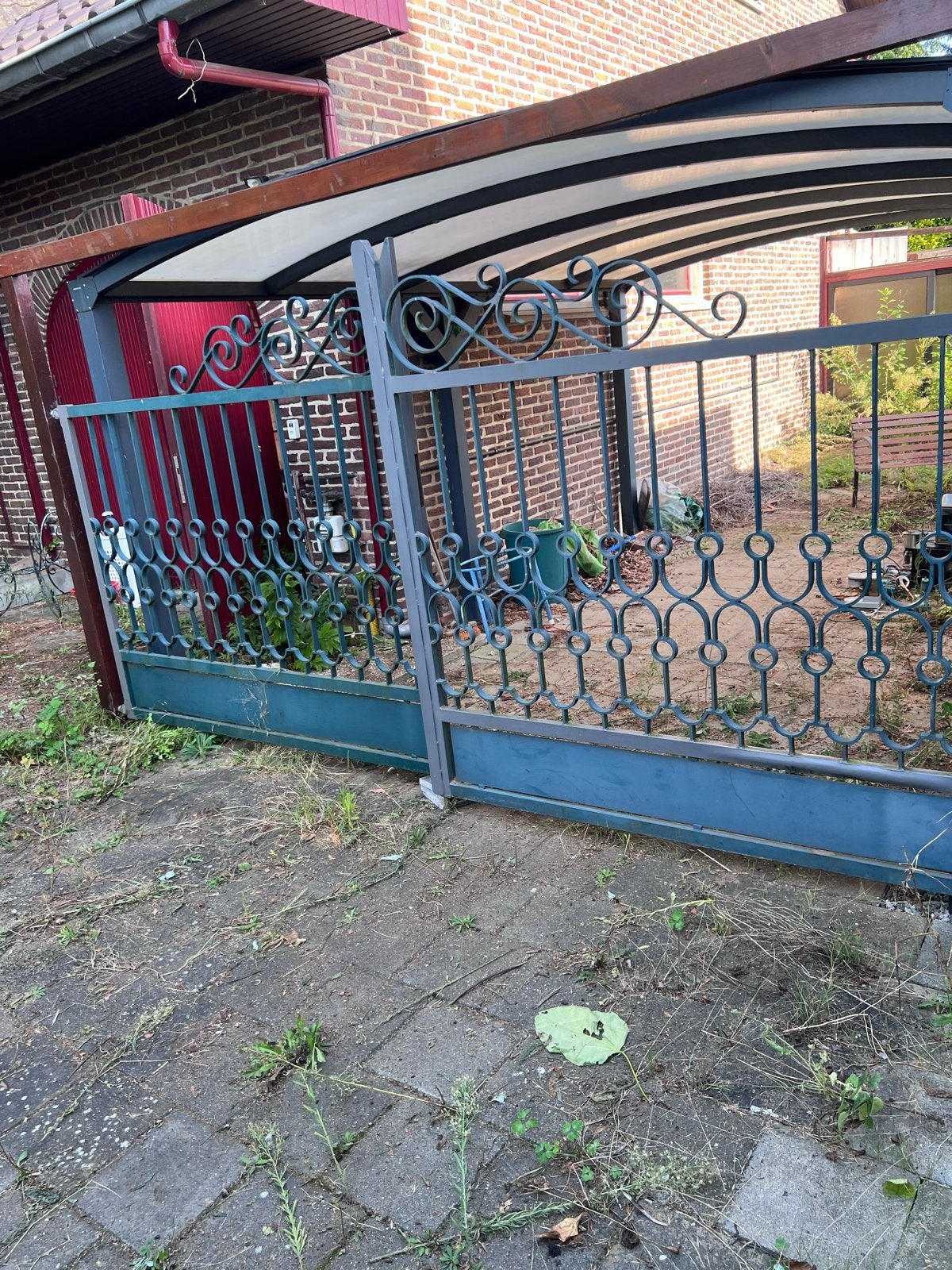 Sierlijk ijzeren tuinhek met dubbele deuren ca 4 m breed, Tuin en Terras, Ophalen, Met poort, Gebruikt, Sierhekwerk