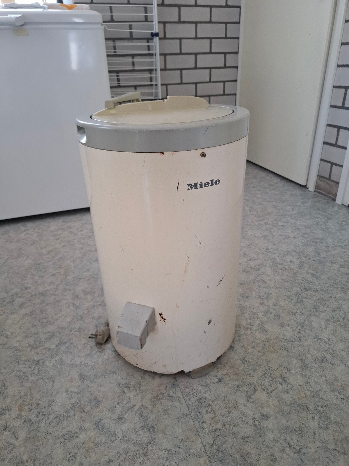 Miele WI 244 Centrifuge - Vintage en Functioneel, Ophalen, Gebruikt, Minder dan 4 kg, Bovenlader