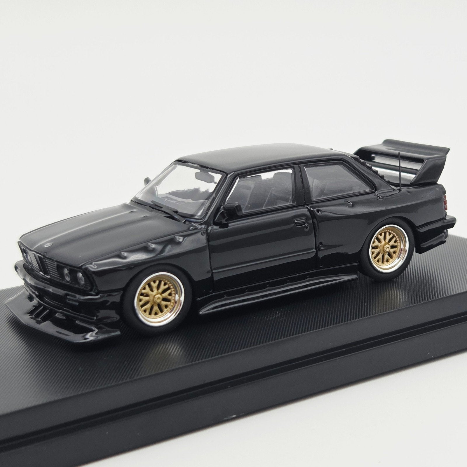 Street Weapon BMW E30, black