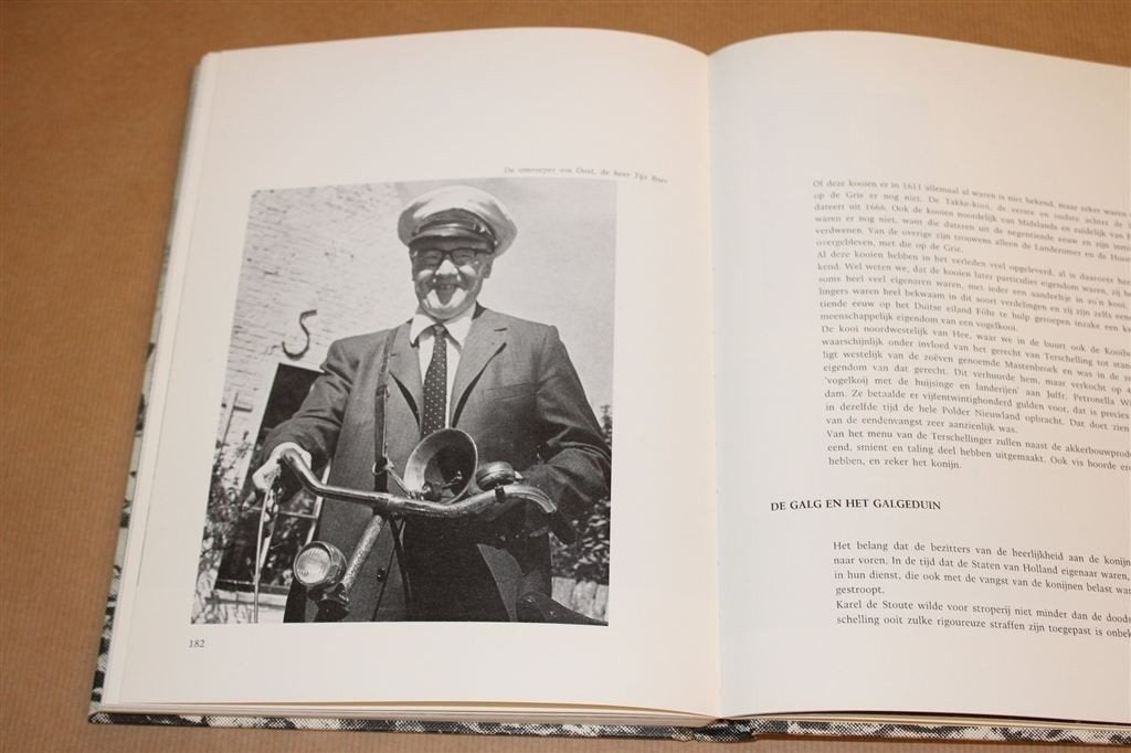 Terschellinger Getij — Standaardwerk over het Eiland, Ophalen of Verzenden, Gelezen