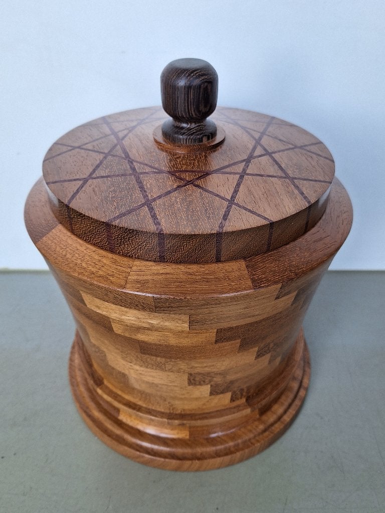 grote houten urn vakmanschap houtbewerking handmade h= 24cm, Ophalen of Verzenden