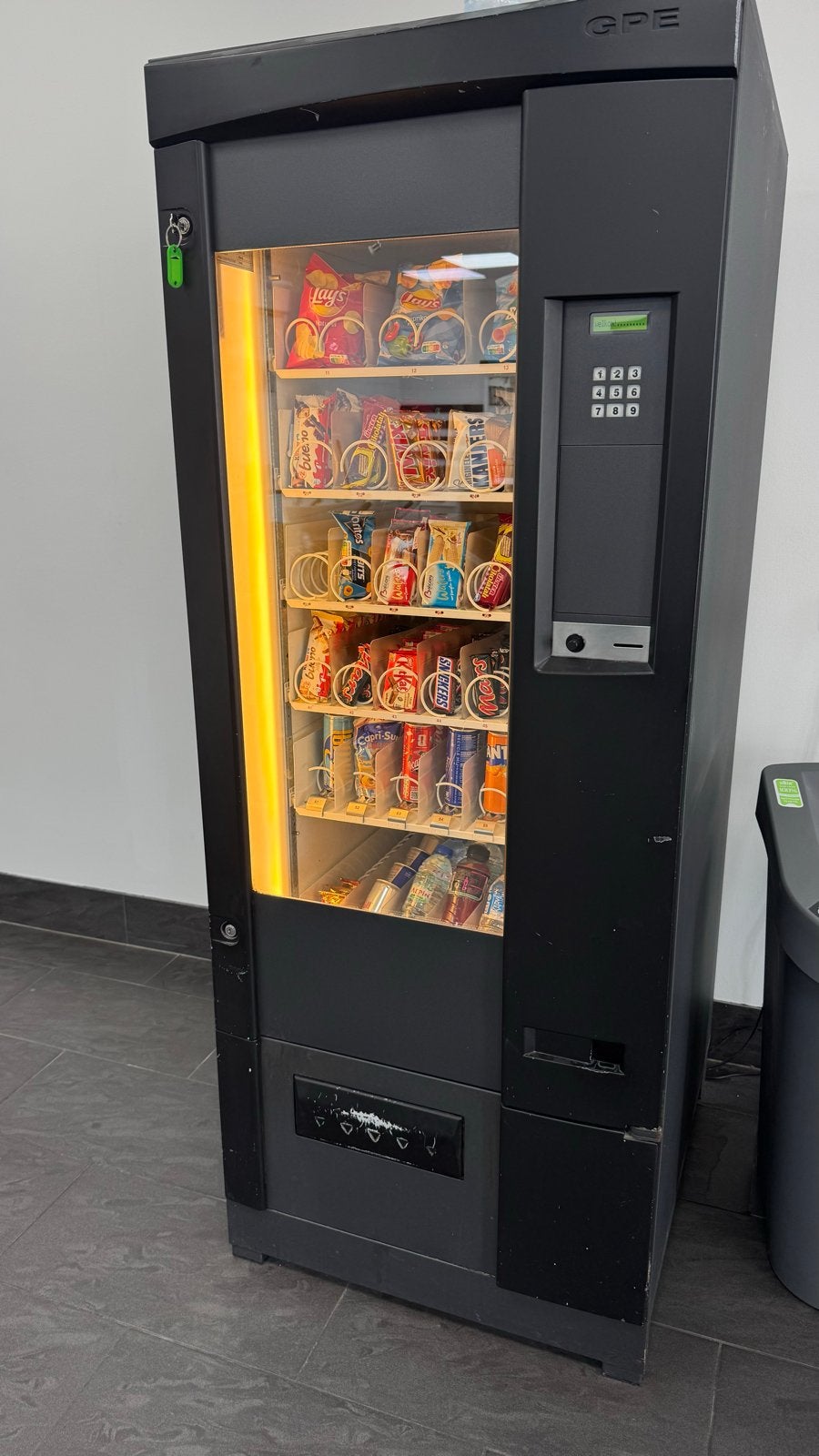 GPE Vendingmachine/Snackautomaat - Perfect voor uw bedrijf!, Verzamelen, Automaten | Overige, Ophalen, Gebruikt