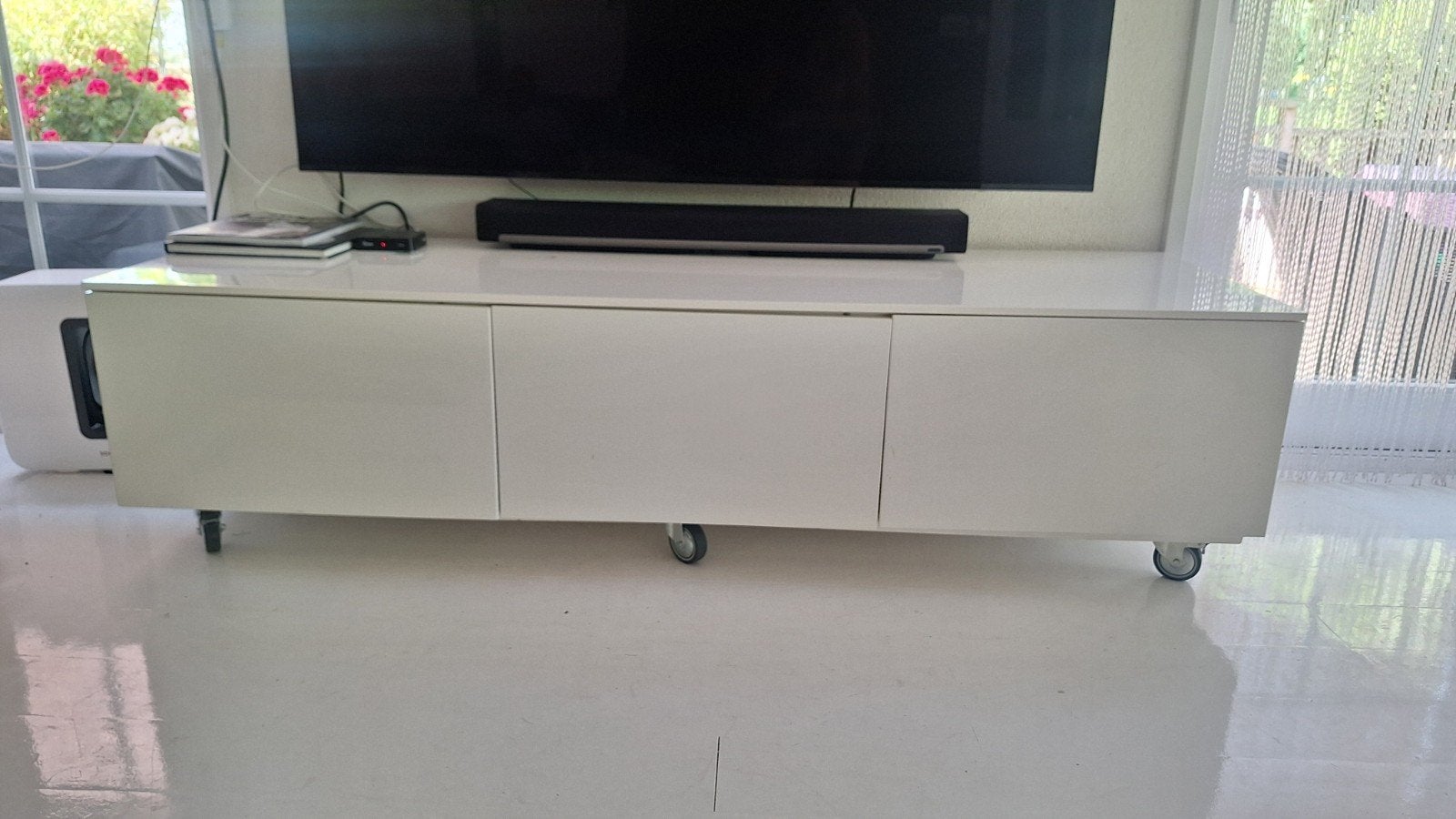 Witte, gave  tv kast 180 cm breed, Ophalen, 150 tot 200 cm, Zo goed als nieuw, Minder dan 100 cm