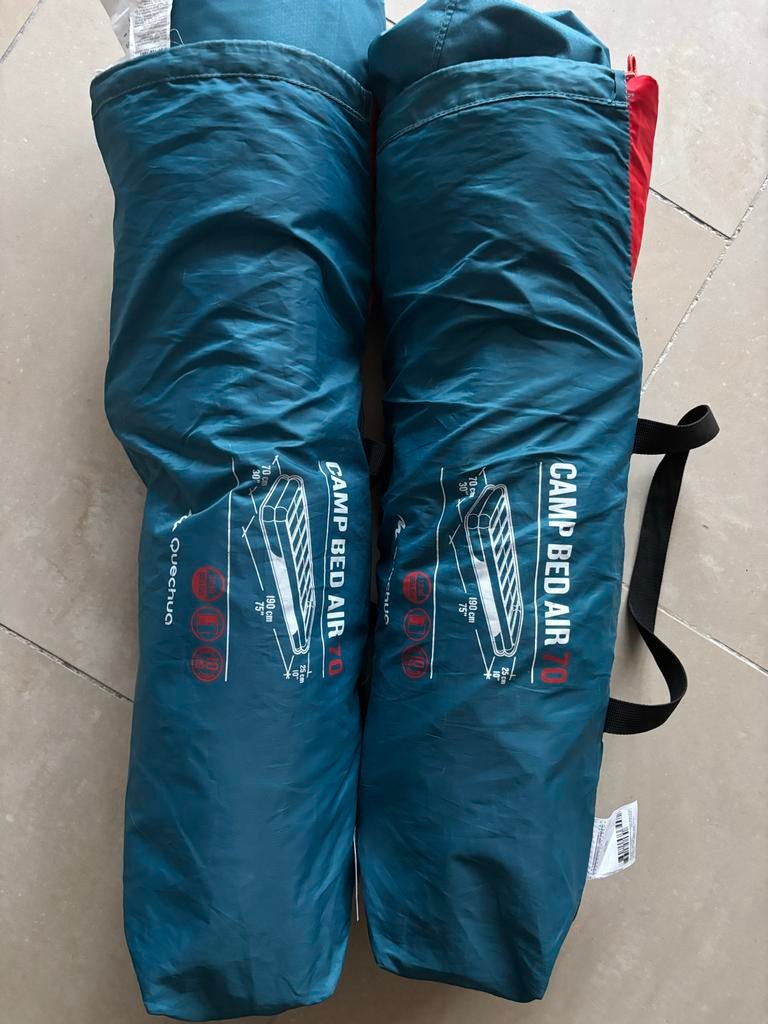 2x Quechua Camp Bed Air 70 - Opblaasbaar veldbed, Ophalen of Verzenden, Zo goed als nieuw, 1-persoons