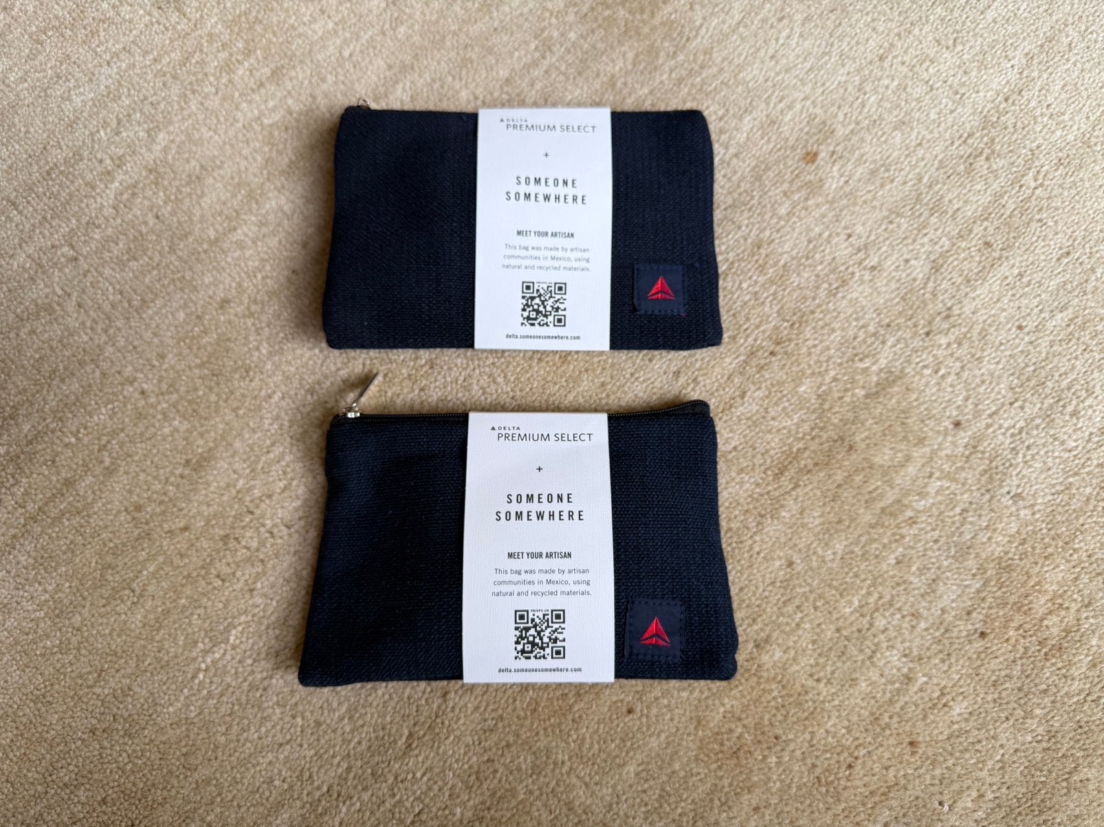 2x Delta Air Lines stoffen toilettas - donkerblauw & inhoud, Ophalen of Verzenden, Nieuw, Blauw, Heer of Dame