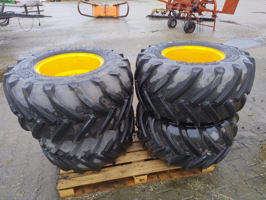 Zo goed als nieuwe bkt 31x15.50-15  op 6 gaats velg, Ophalen