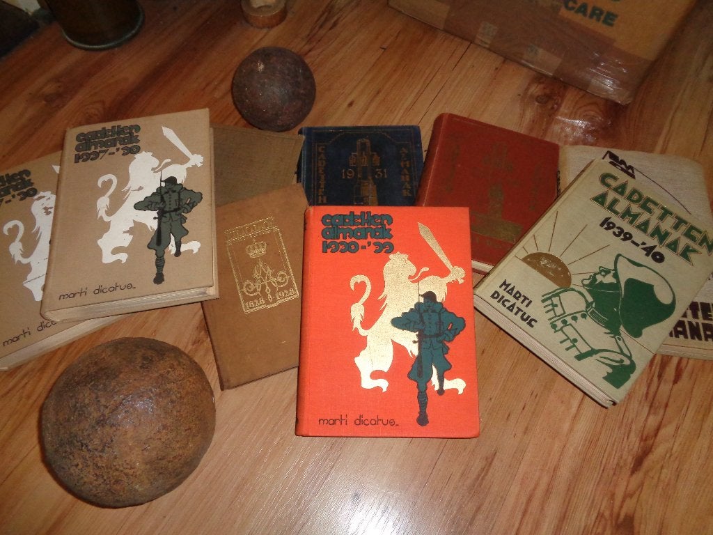 Cadetten almanak KMA NL leger militair, Verzamelen, Verzenden, Landmacht, Nederland, Boek of Tijdschrift