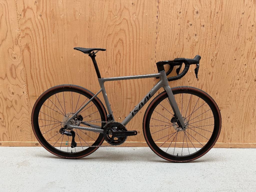 Isaac Element 2025 Di2 | Fore Carbon | NU €2700,- KORTING!, Fietsen en Brommers, Fietsen | Racefietsen, Overige merken, 28 inch