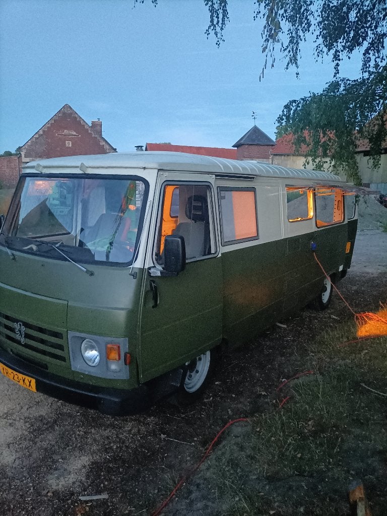 Schitterende Peugeot J9 camper belasting en APK vrij., Caravans en Kamperen, Overige merken, Chemisch toilet, Buscamper of Camperbus