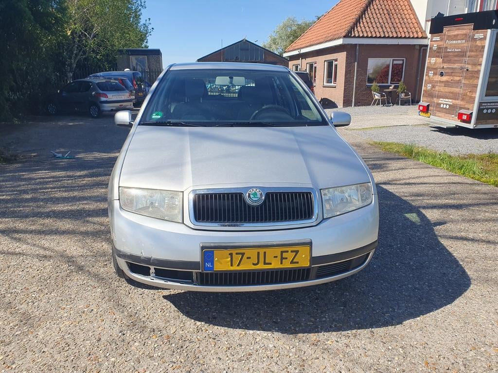 Skoda Fabia 1.4 50KW 2002 Grijs apk 23 April 2027, Voorwielaandrijving, 4 cilinders, 68 pk, Handgeschakeld