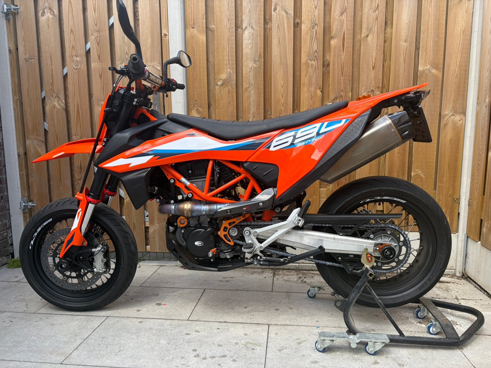 Ktm 690 SMC R 2023 - bomvol opties, lage km stand smcr, Motoren, Motoren | KTM, Motorrijbewijs A, Gebruikt, Particulier, Handgeschakeld