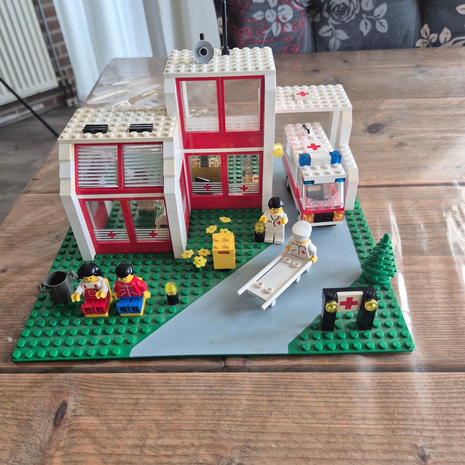Legoland  Ziekenhuis met ambulance en figuren, Lego, Ophalen of Verzenden, Complete set, Compleet