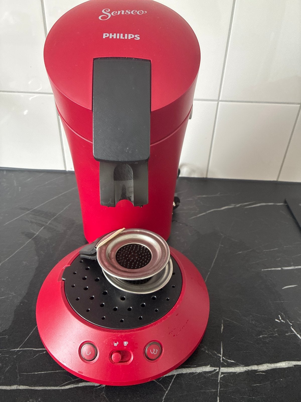 Philips Senseo CSA210/90 Koffiezetapparaat Rood, Ophalen of Verzenden, Zo goed als nieuw, Rood, Boven de knie