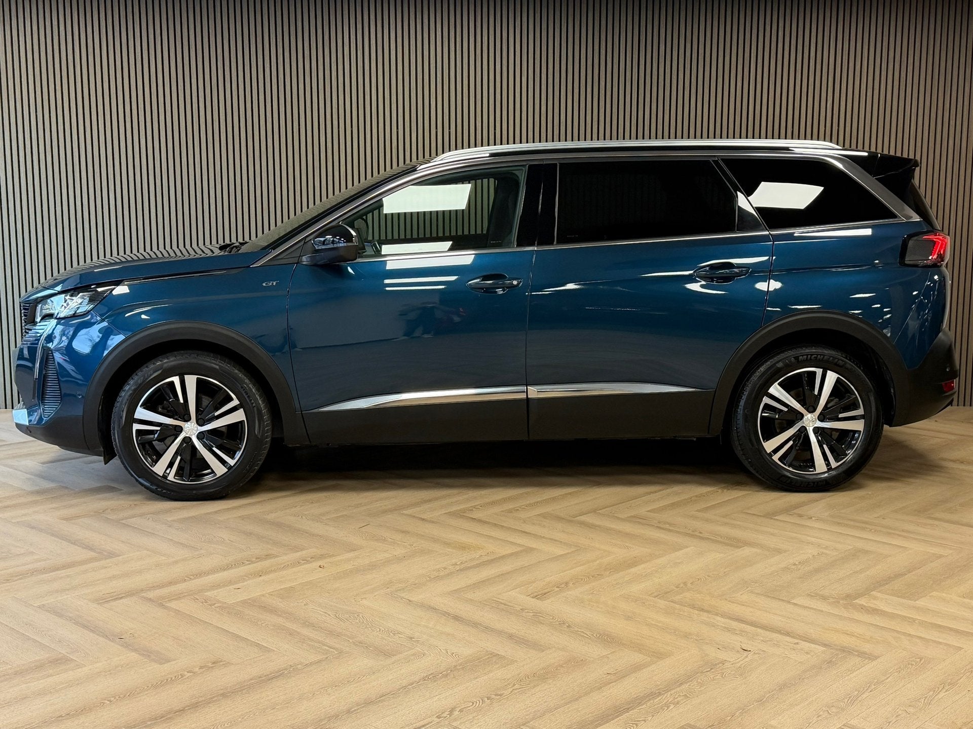 Peugeot 5008 1.2 PureTech GT 7 PERS. NAVIGATIE CAMERA APPLE, Voorwielaandrijving, Gebruikt, Met garantie (alle), Blauw