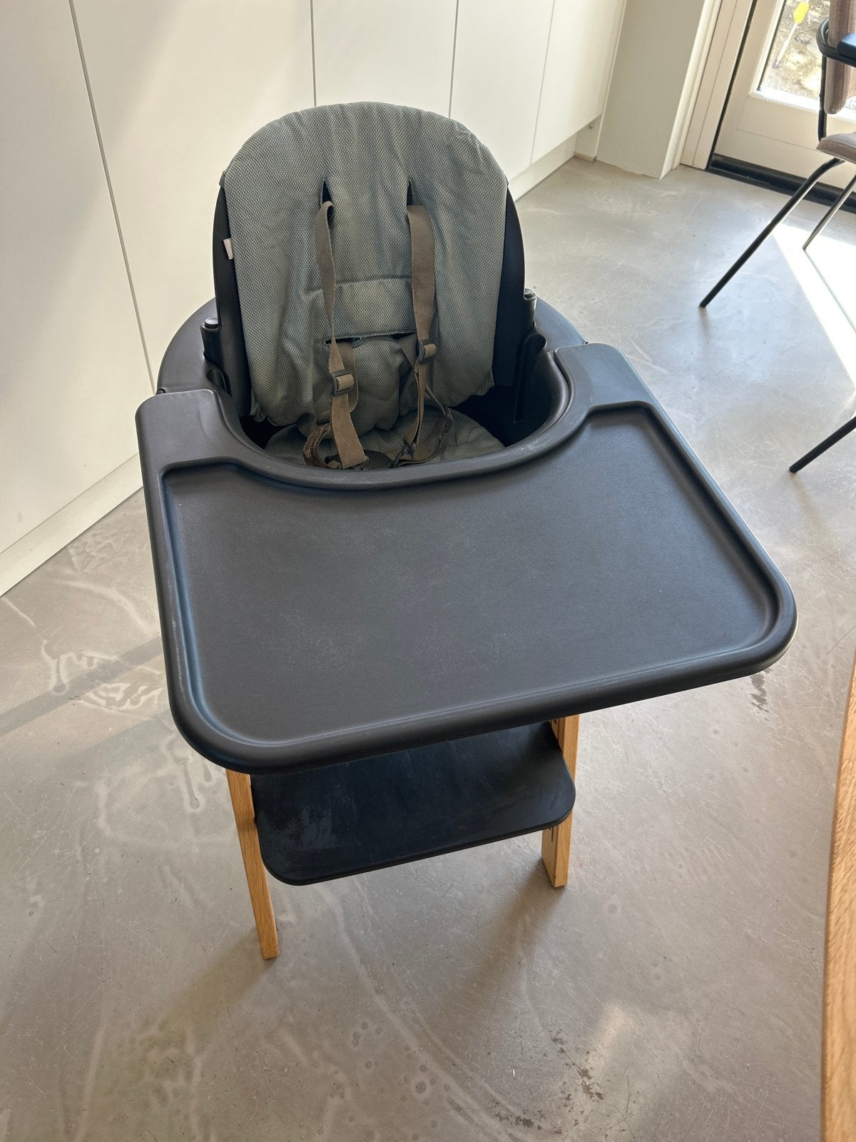 Stokke Steps meegroei kinderstoel met eetblad en gordel, Ophalen, Gebruikt, Meegroeistoel, Aanschuifbaar