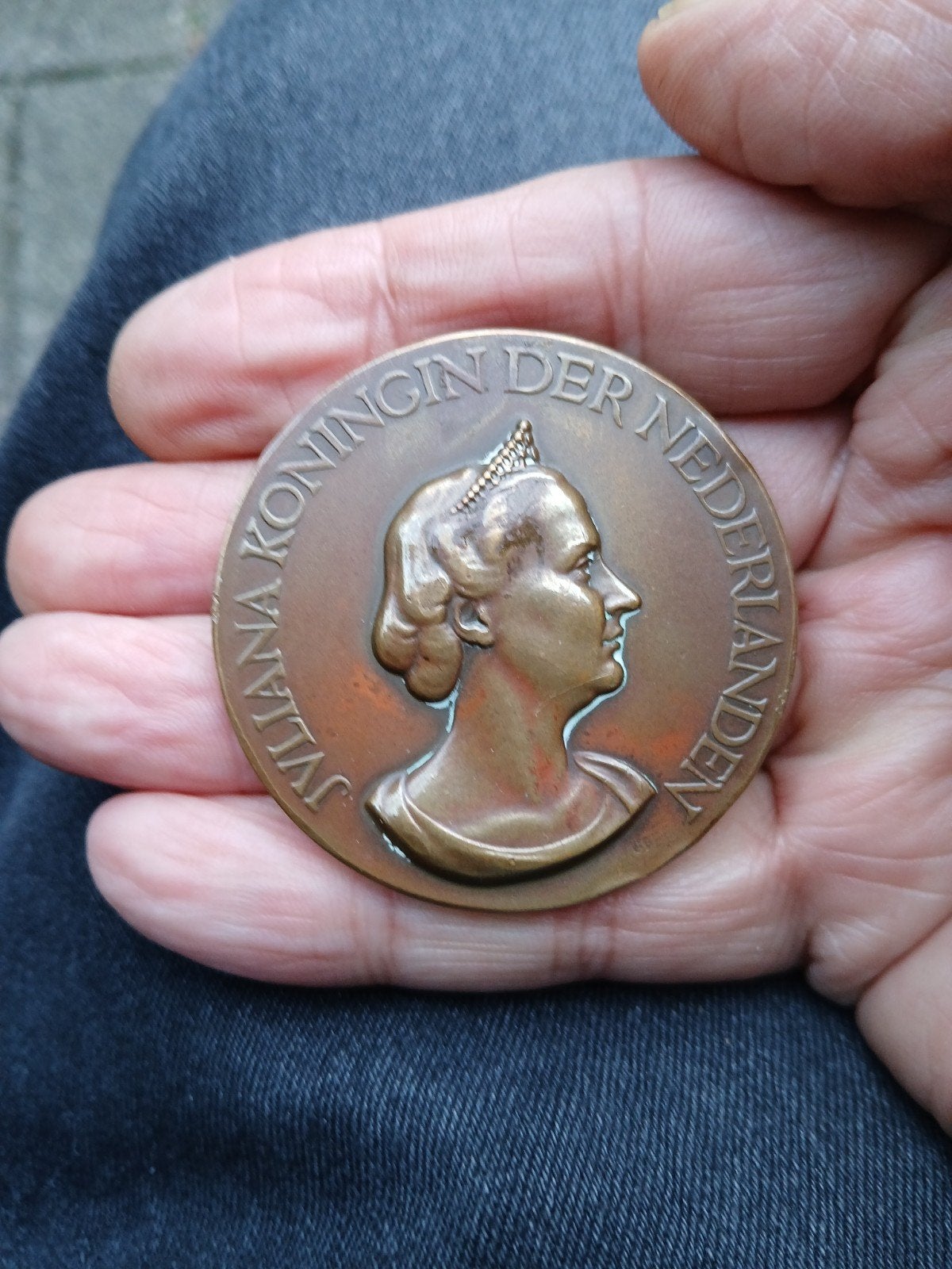inhuldigingspenning van koningin Juliana uit 1948., Ophalen, Brons