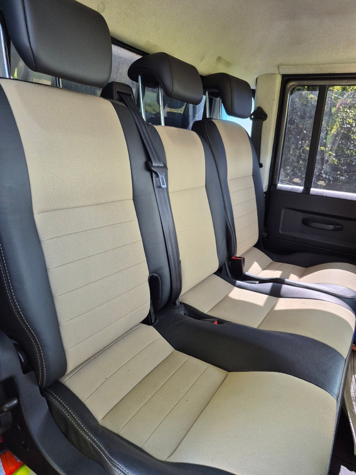 Foto 7 van Land Rover Defender 130 Crewcab PUMA DC 4WD 2008 + daktenten