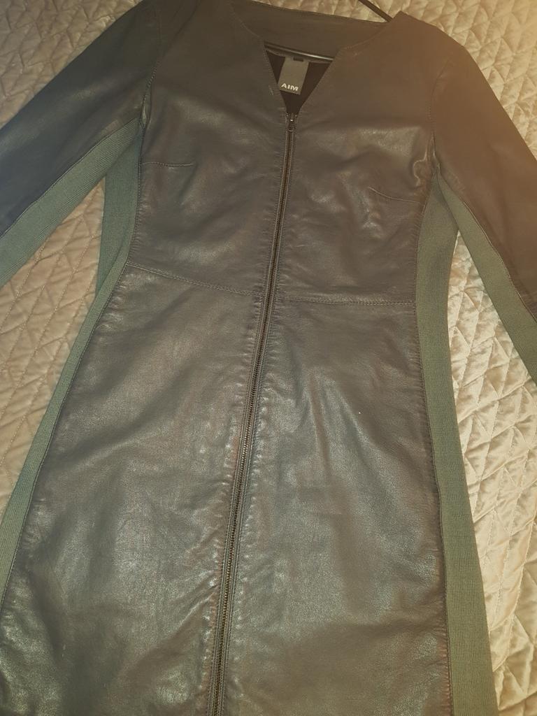 Mooie groene leren damesjurk van AIM Mt XL, Kleding | Dames, Jurken, Zo goed als nieuw, Maat 46/48 (XL) of groter, Groen, Knielengte