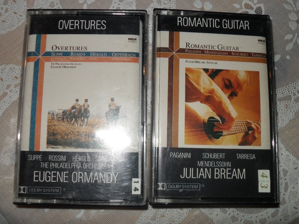 2 CASSETTE BANDJES ROMANTIC GUITAR & SPECTACULAR OVERTURES., Gebruikt, 2 t/m 25 bandjes, Klassiek, Ophalen of Verzenden