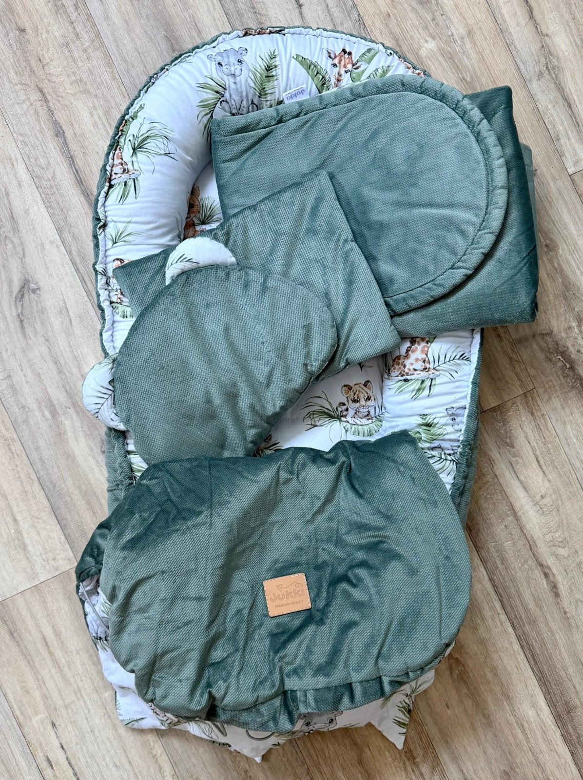 Jukki baby set, Ophalen of Verzenden, Zo goed als nieuw, Kussen