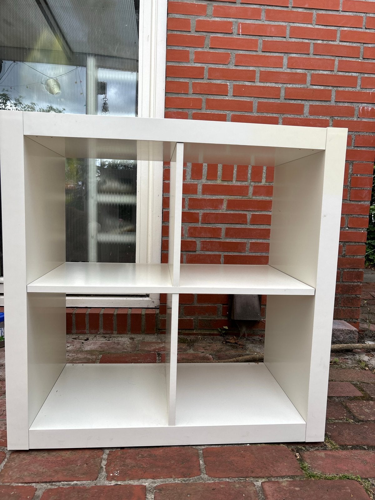 Witte Kallax-stijl kast met 4 vakken, Huis en Inrichting, Kasten | Boekenkasten, Met plank(en), Gebruikt, Minder dan 100 cm, 25 tot 50 cm