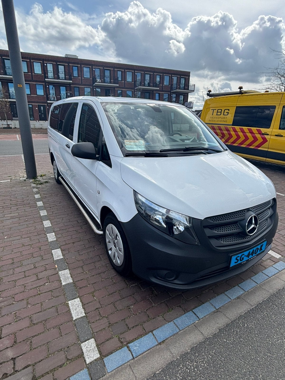 Mercedes Benz Vito taxiklaar, Voorwielaandrijving, Stof, 255 €/maand, Wit
