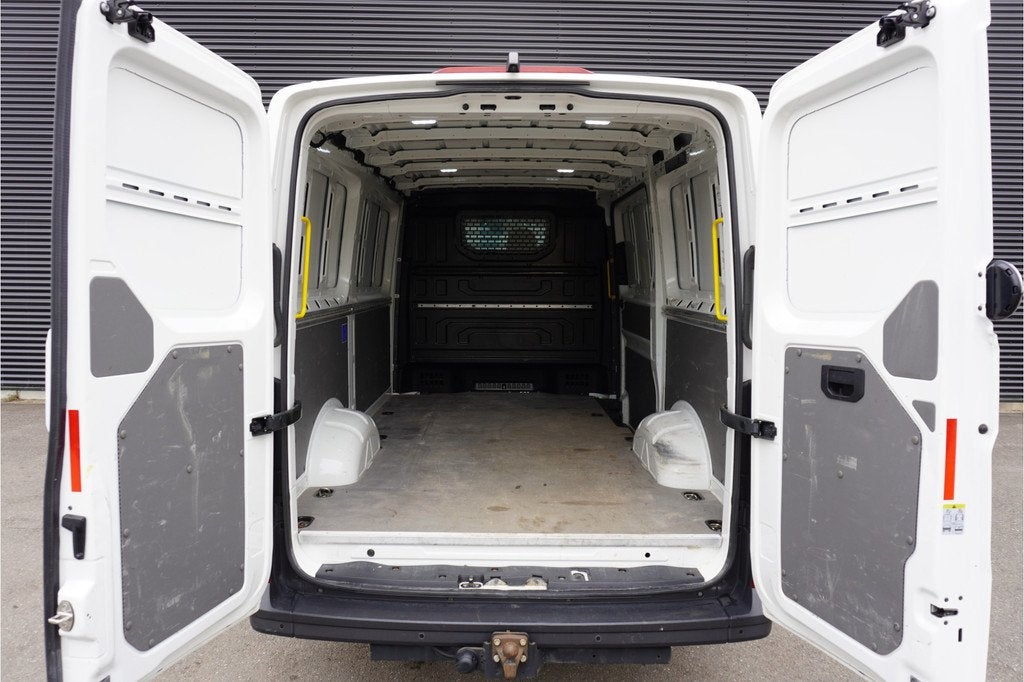 Volkswagen Crafter 35 177PK Automaat 4X4 L3H2/L2H1 4Motion T, Stof, Gebruikt, Euro 6, 4 cilinders