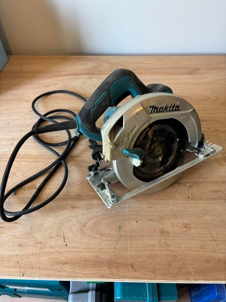 Makita cirkelzaag hs7601, Ophalen, Cirkelzaag, 70 mm of meer, Zo goed als nieuw