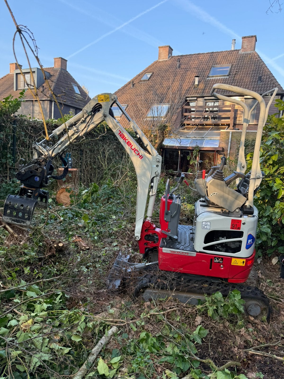 Minigraver met machinist, Tuinonderhoud of Snoeiwerk