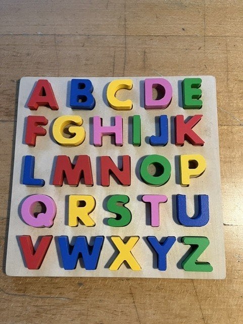 Houten puzzel met de letters van het alfabet, 2 tot 4 jaar, 10 tot 50 stukjes, Nieuw, Ophalen of Verzenden