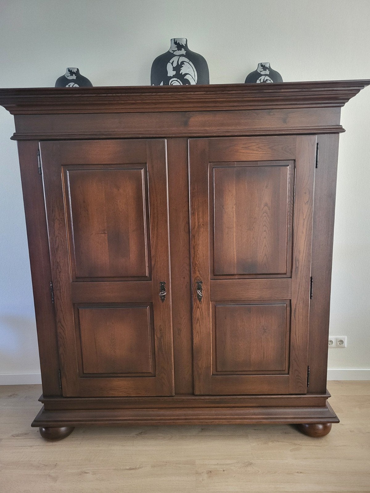 Gratis af te halen: Massief eiken kast met twee deuren, Antiek en Kunst, Ophalen