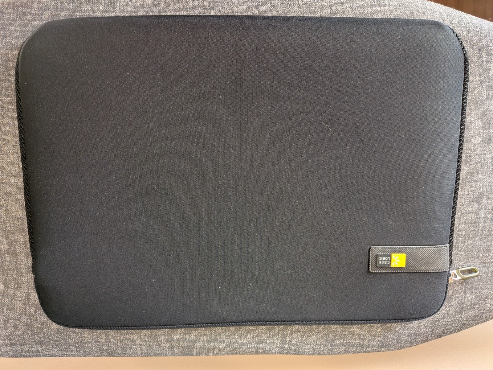 Case Logic laptophoes 42x30 cm, Ophalen