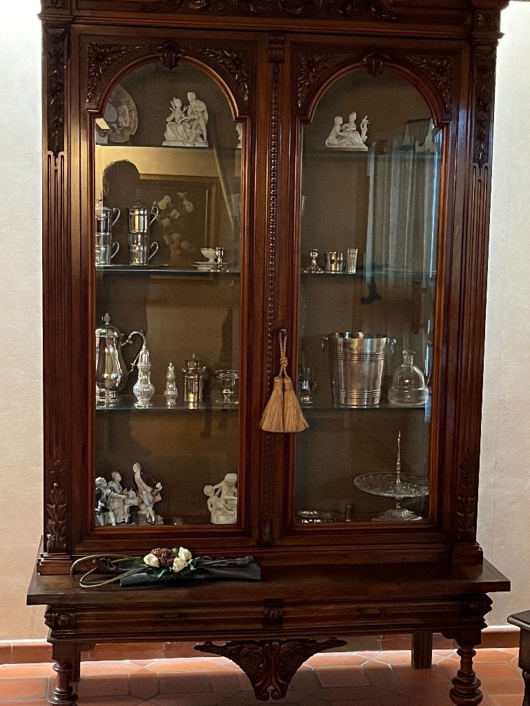 Imposante antieke vitrinekast uit circa 1900, Ophalen