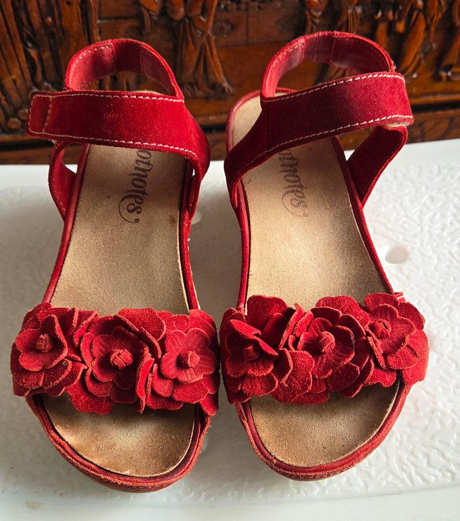 Rode Footnotes sandalen met bloemen, maat 38, suede, Kleding | Dames, Schoenen, Gedragen, Rood, Sandalen of Muiltjes, Ophalen of Verzenden