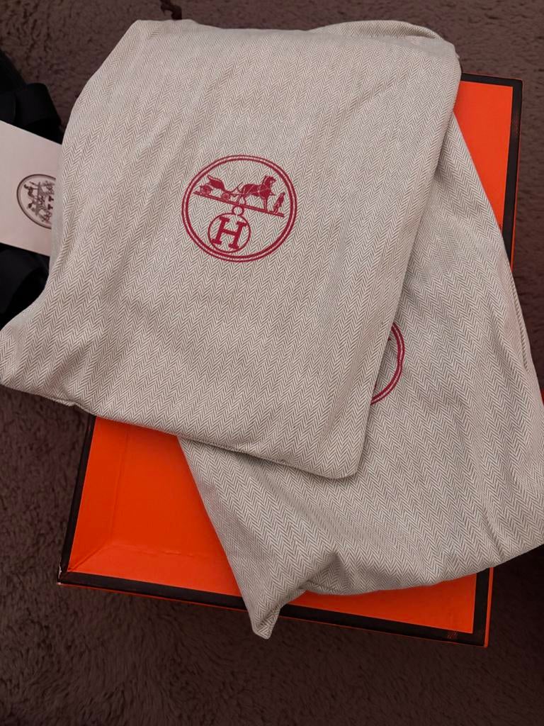 Hermès  dames slippers maat 39 top kwaliteit, Ophalen of Verzenden, Zo goed als nieuw