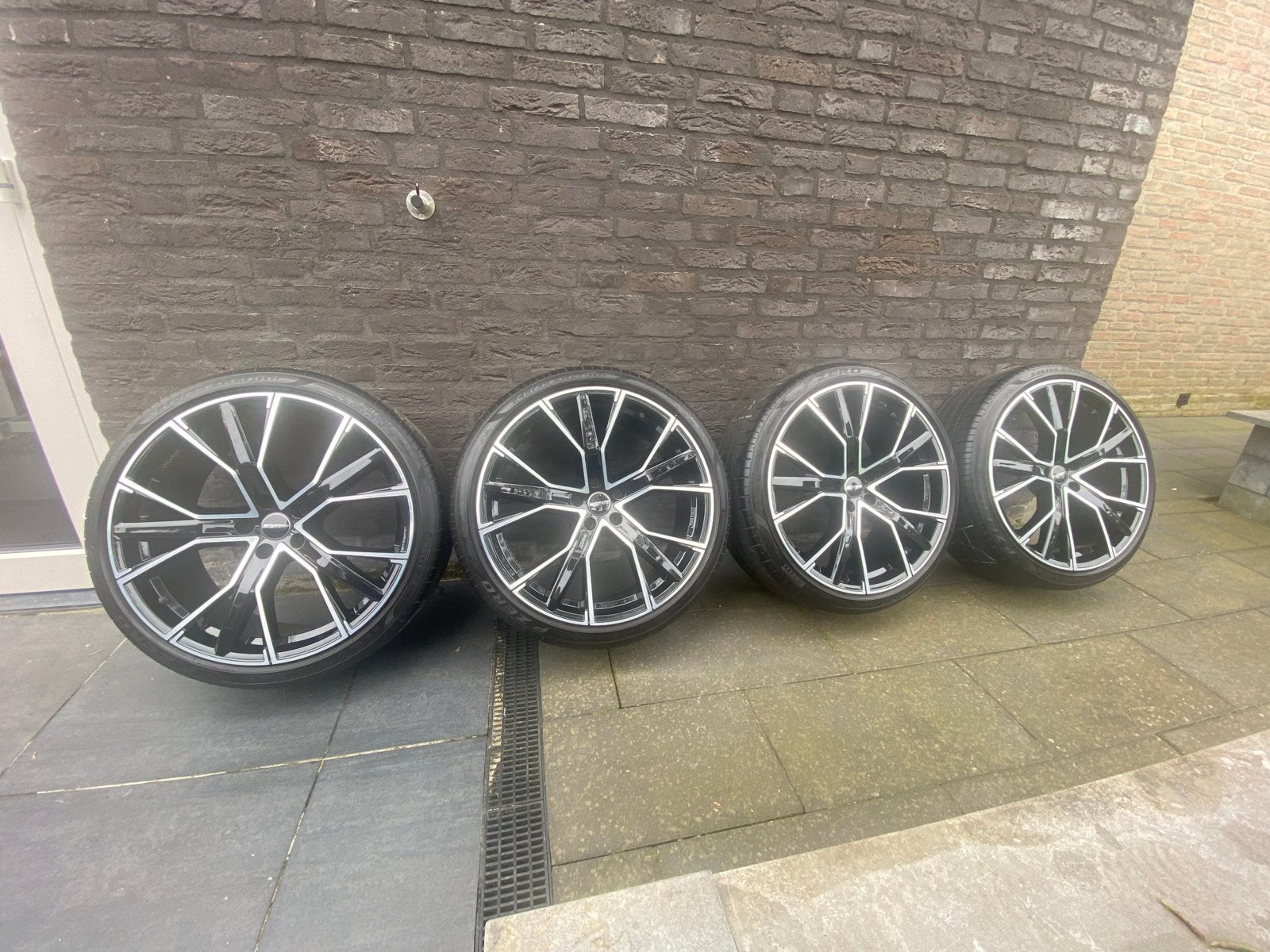 GMP gunner velgen met Pirelli zomerbanden - 21 inch, Ophalen, Banden en Velgen, 21 inch, Personenwagen