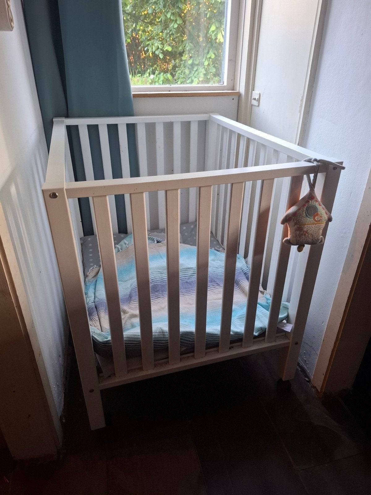 nette box op handige wieltjes, Kinderen en Baby's, Ophalen, Gebruikt, Wieltjes