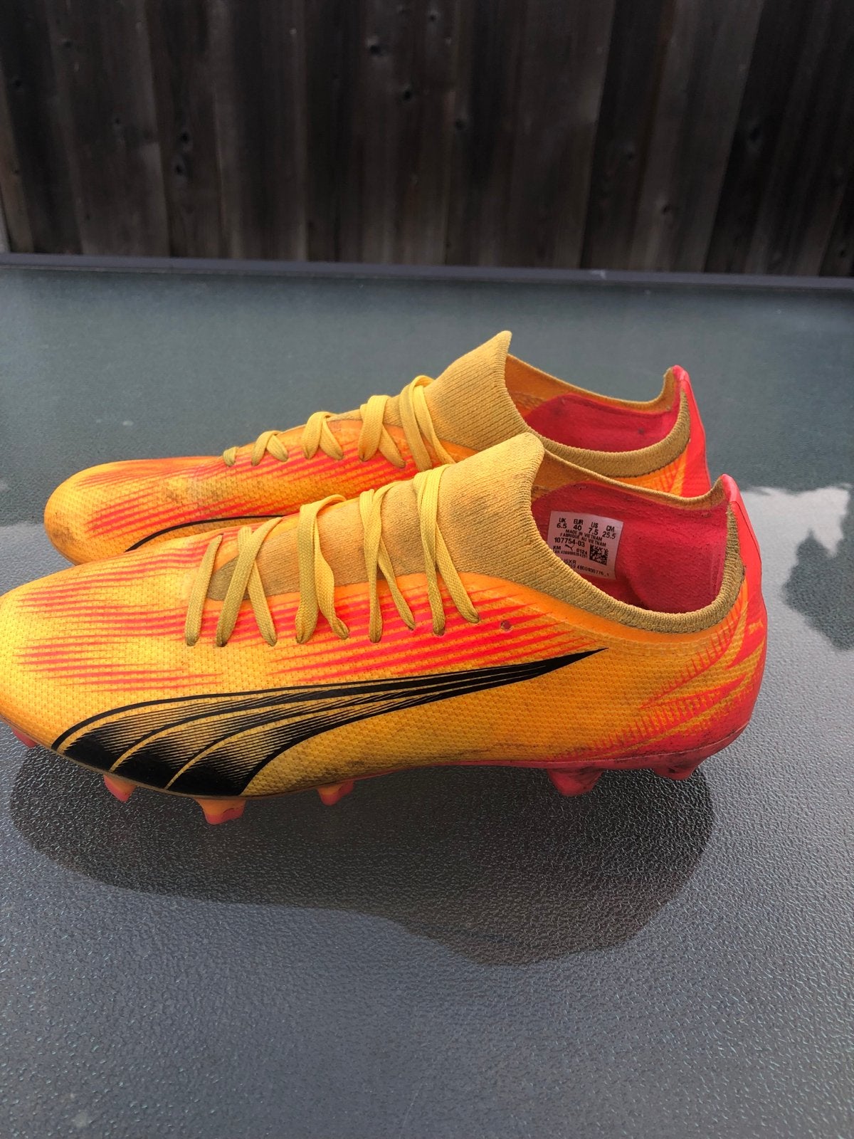 Coole felgekleurde Puma voetbalschoenen maat 40, Maat XS of kleiner, Schoenen, Ophalen of Verzenden, Zo goed als nieuw