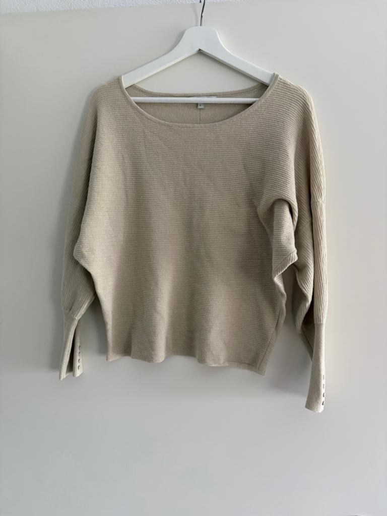 Nukus Beige truitje met goud draad en knoopjes maat L, Ophalen of Verzenden, Gedragen, Maat 42/44 (L), Beige