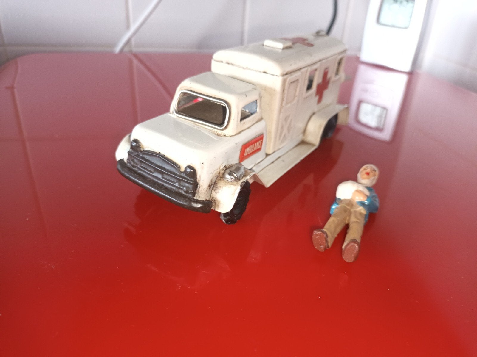 Blikken Speelgoed. auto ambulance 1950. frictie. kanto Japan, Ophalen of Verzenden