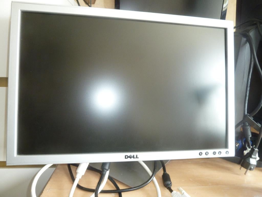 3x kleurenmonitor (LCD/LED) voor PC:, Computers en Software, Monitoren, Ophalen, Gebruikt, Diversen merken, In hoogte verstelbaar