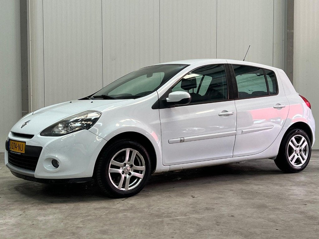 Renault Clio 1.2 16V/5-DRS/ 2009/ Wit/Airco, Voorwielaandrijving, 74 pk, Zwart, 4 cilinders