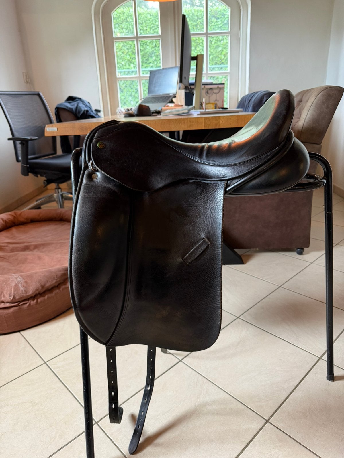 Crown dressuurzadel 17,5 inch – zwart, Ophalen of Verzenden, Zo goed als nieuw, Dressuur