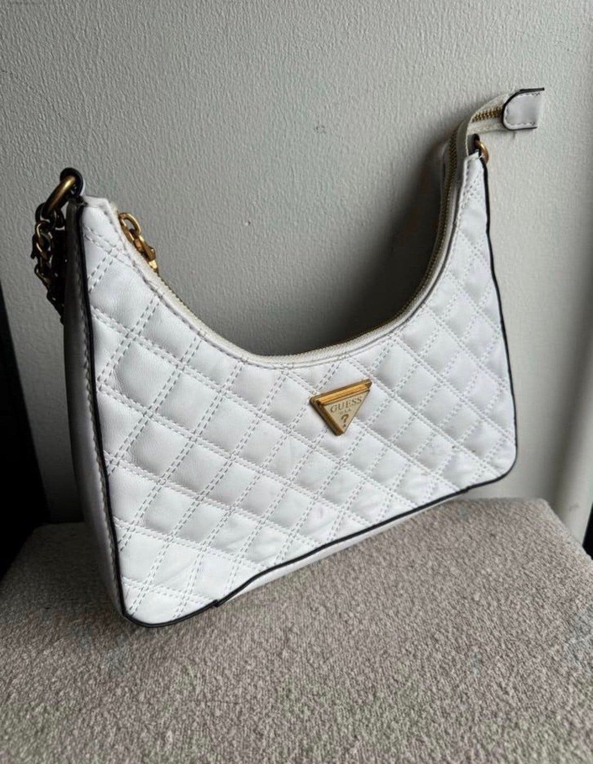 Guess tas, Sieraden, Tassen en Uiterlijk, Tassen | Damestassen, Ophalen, Zo goed als nieuw, Wit, Schoudertasje