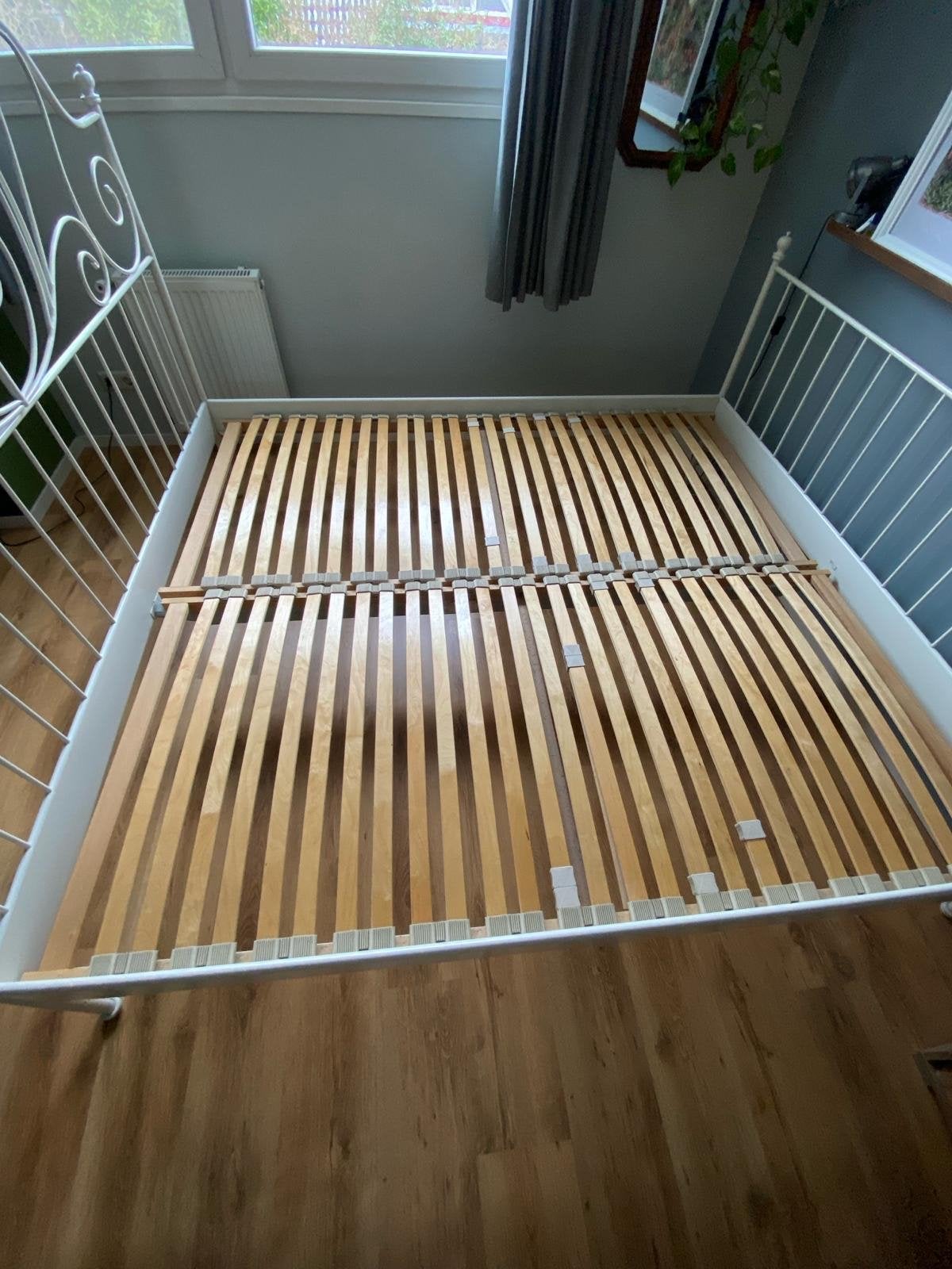 Wit metalen bedframe 180x200 cm met lattenbodems, Ophalen, Gebruikt, Wit, Tweepersoons